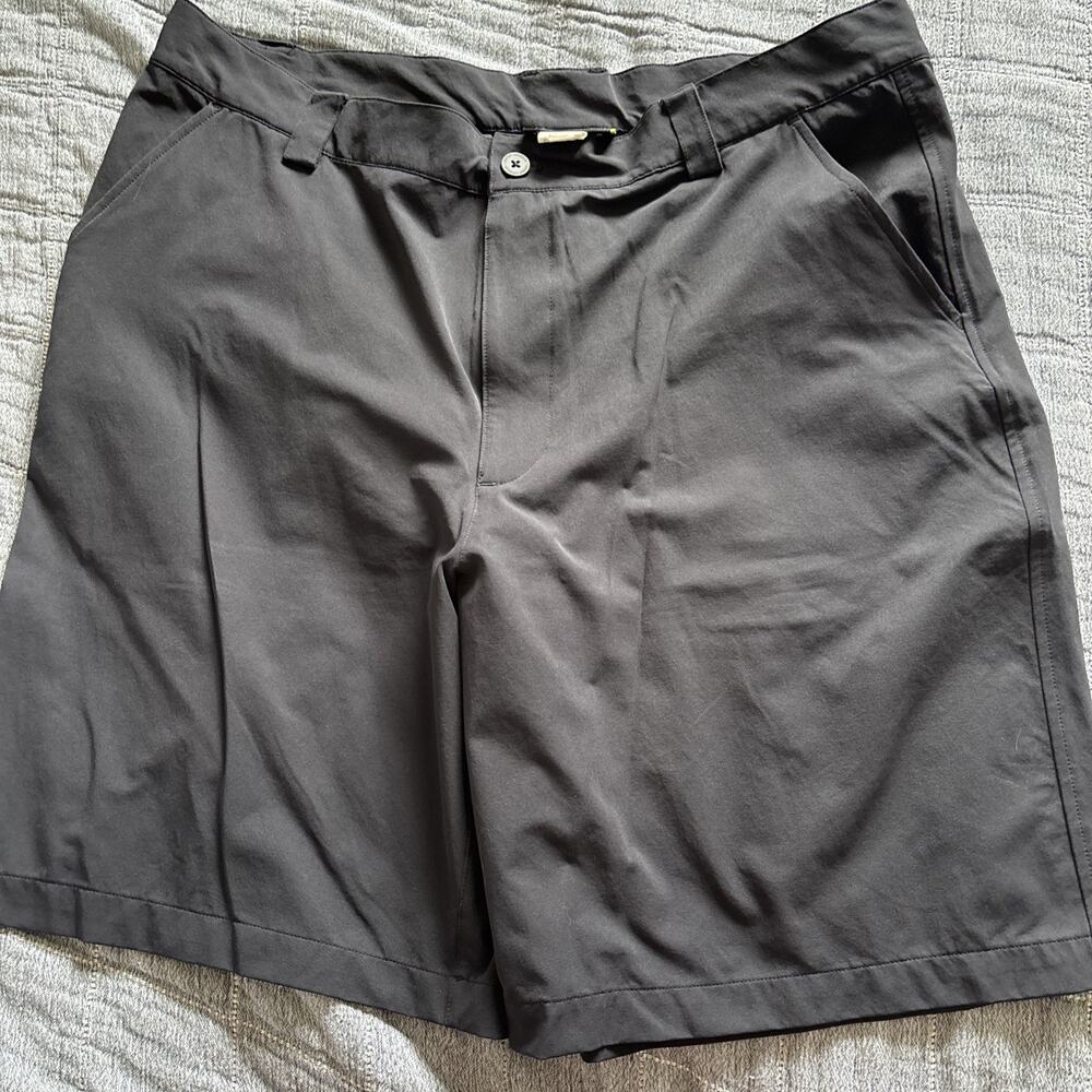 charcoal gray Under Armour performance golf shorts Men’s 38